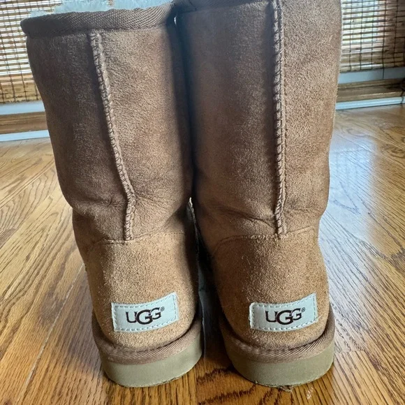 UGG Boots - Picture 2 of 6